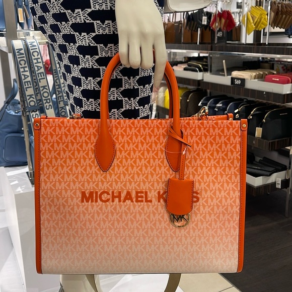 Michael Kors Mirella Medium Ombré Logo Tote Bag
Poppy
NWT - Picture 3 of 16